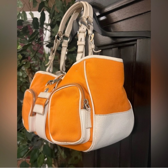 #31027 🔥Hot Pick🔥Prada 💕❤️ Beautiful Preloved Prada shoulder bag - Picture 1 of 16